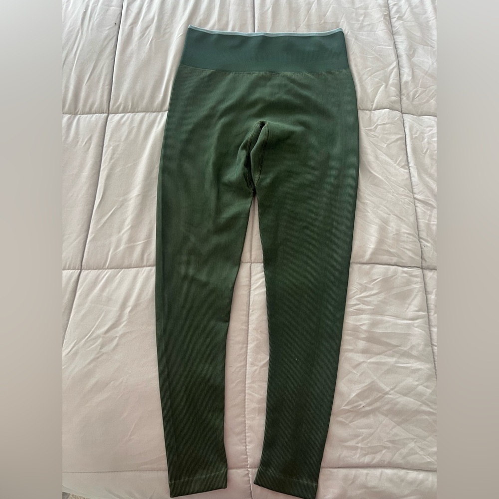 Outdoor Voices Ribbed 7/8 High Rise Leggings in Dark Green Size M